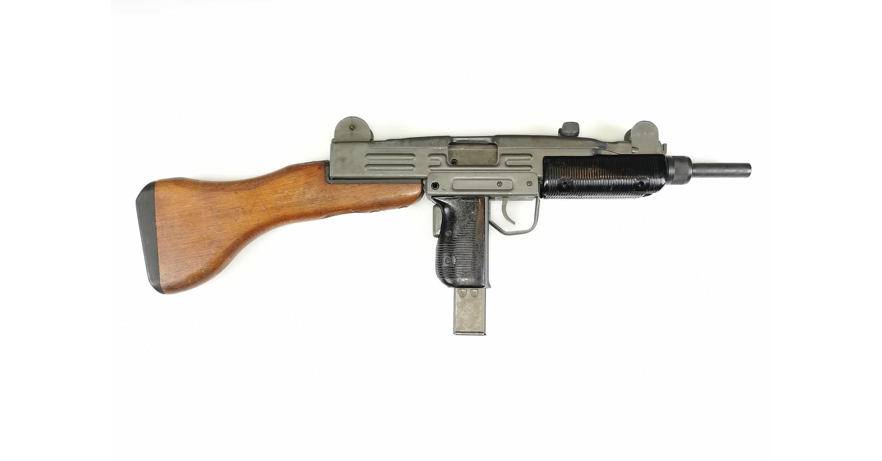 UZI-P 9 mm Luger, félautomata, fatussal